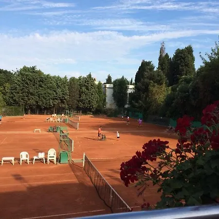 Apartament уют,спокойствие,сигурност на метри от плажа Sweti Konstantin i Sweta Elena